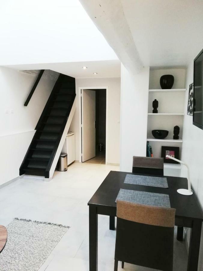 Duplex Denim Apartment Ним Екстериор снимка